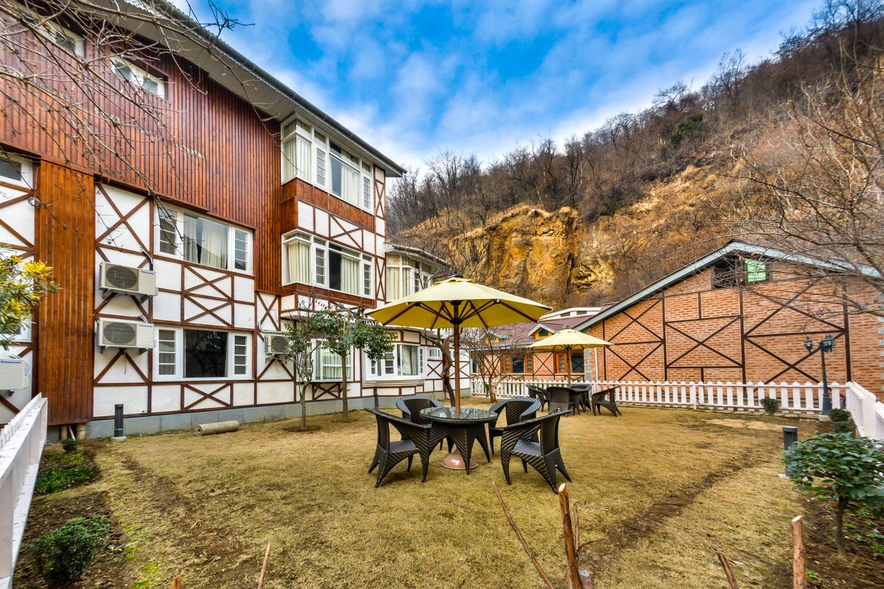 Hotel Metropolis Srīnagar Exteriör bild